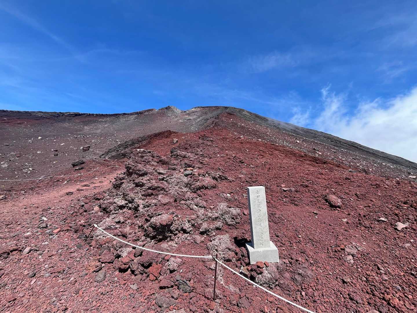 長田尾根登山道記念碑からの山頂、頑張りまーす。