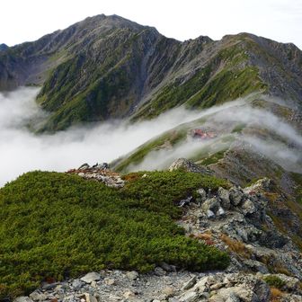 間ノ岳方面の稜線