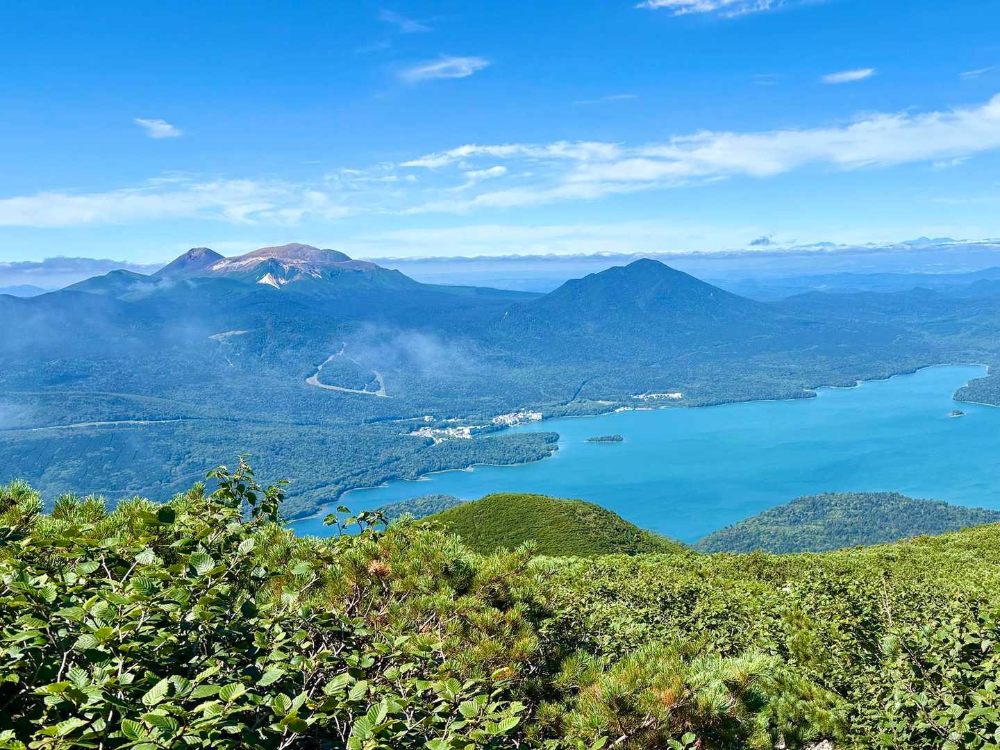 阿寒湖と雌阿寒岳見ながら歩きます✨