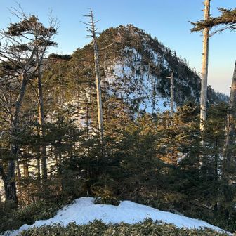 と言うことで、明るくなったので中ノ尾根山へアタックです！
まずは三又からドームを眺める！
二日目、気合い入れて、さぁ行きますか💪