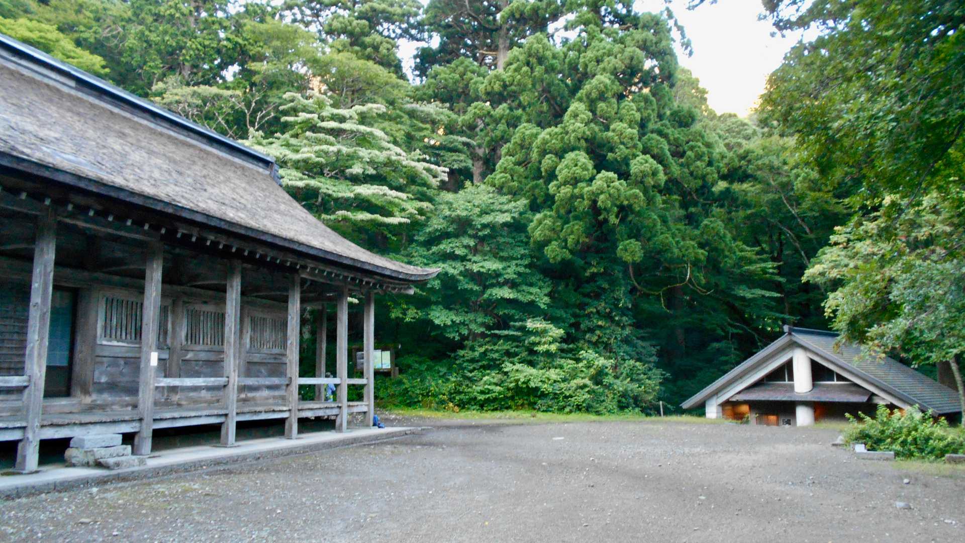 大神山神社奥宮まで来ました。
登山の安全をお願いします。