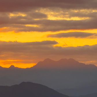 英彦山がほっかほかに😅
左側のイボイボ、鷹巣山も気になる😅