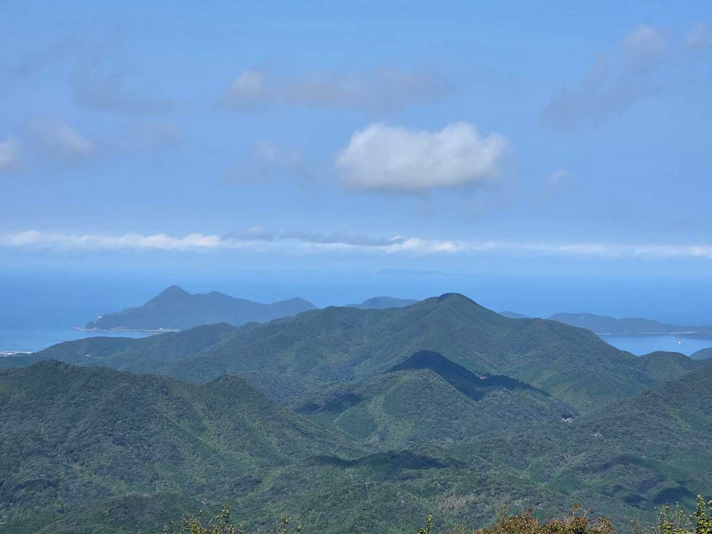 青海島を見下ろす