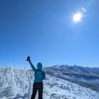 五辻から登り返しました。
トレース薄く道探りながら上がってきました。