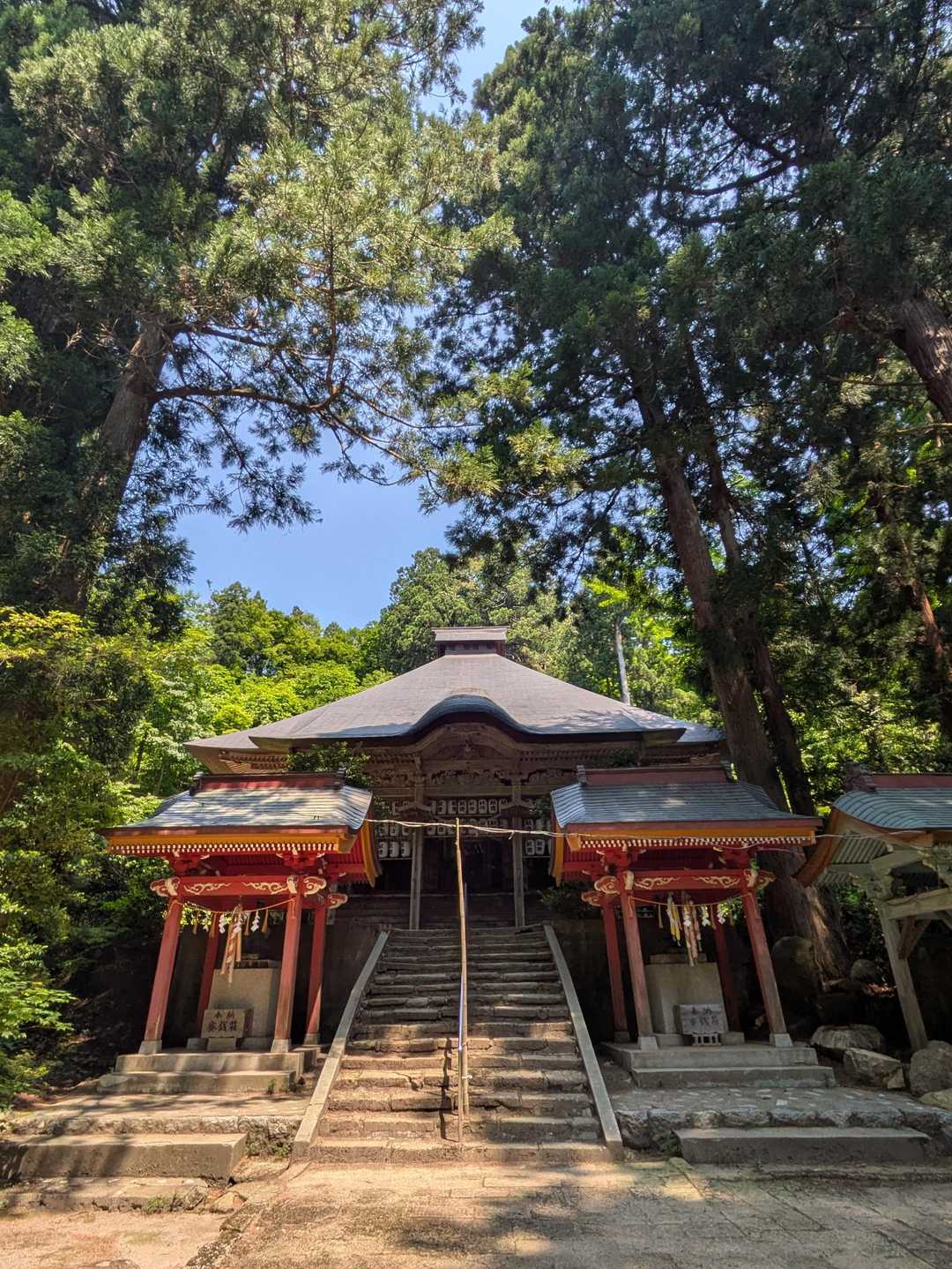 金峯神社中の宮。
国指定文化財。