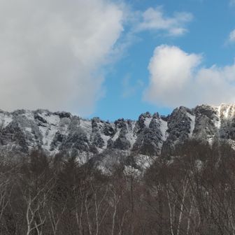 奥社入口あたりから。ちょっと晴れてきた☀