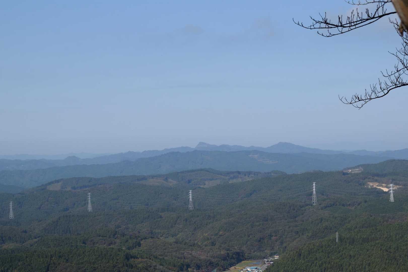 御岩山。奥久慈男体山、くっきり見えました。