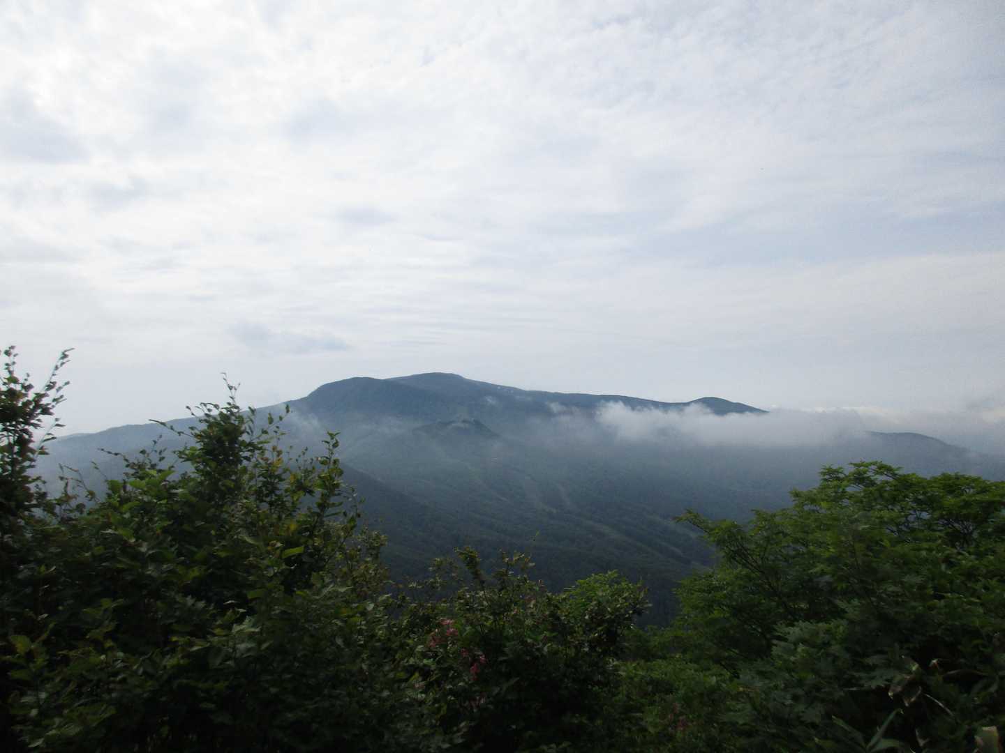 山頂到着蔵王が見えた
