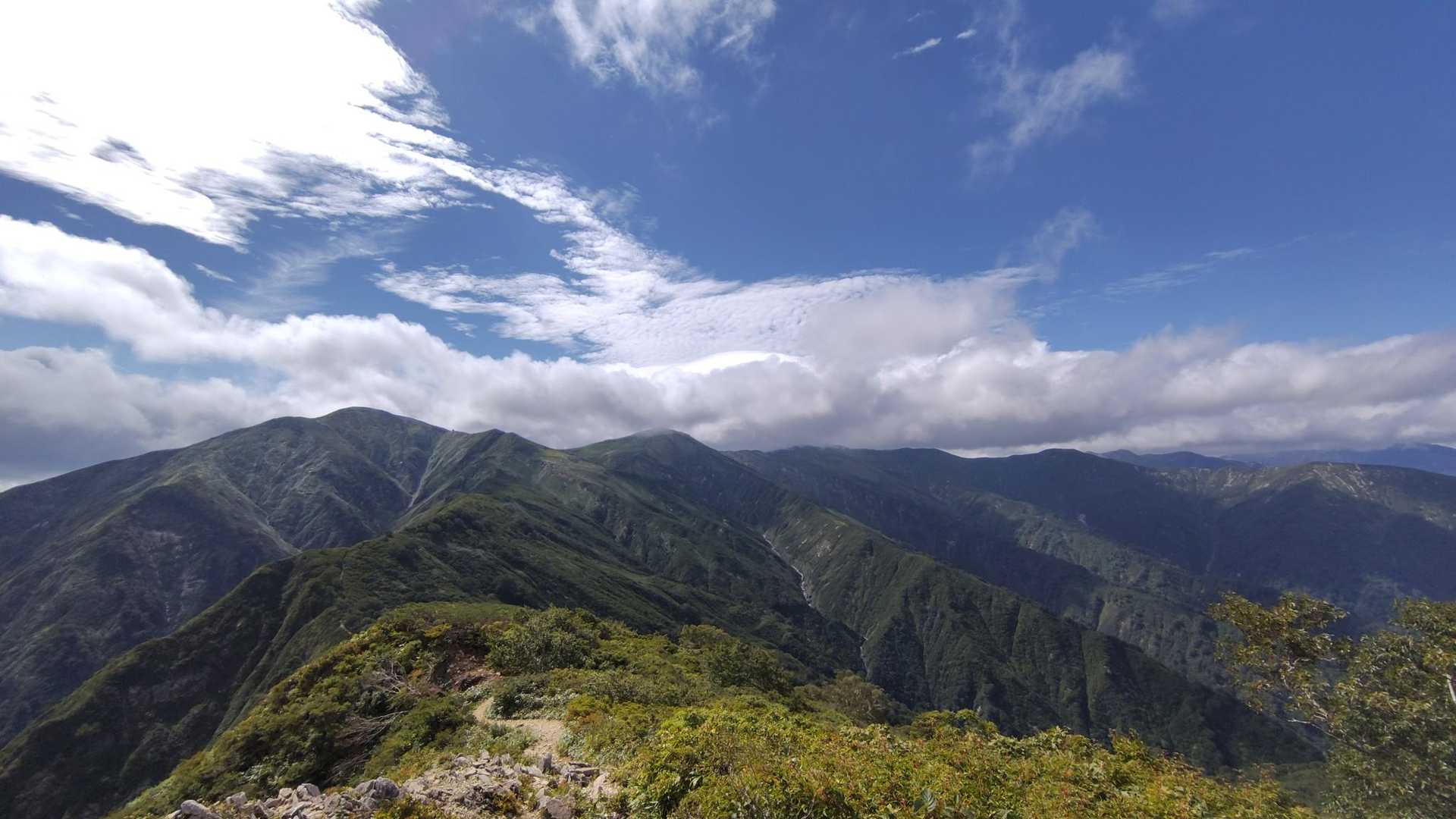 清太岩山-ユーフン山-竜門山-西朝日岳-大朝日岳-小朝日岳 周回コースの写真