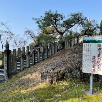 「織田信長も眺めた〜」
看板🪧文字のラスト一行
「〜眺めたはずですね！」にクスッとしながら展望台へ🤭