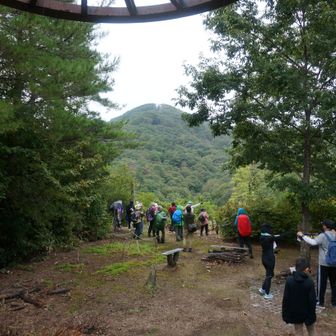 正面が武名ヶ平山