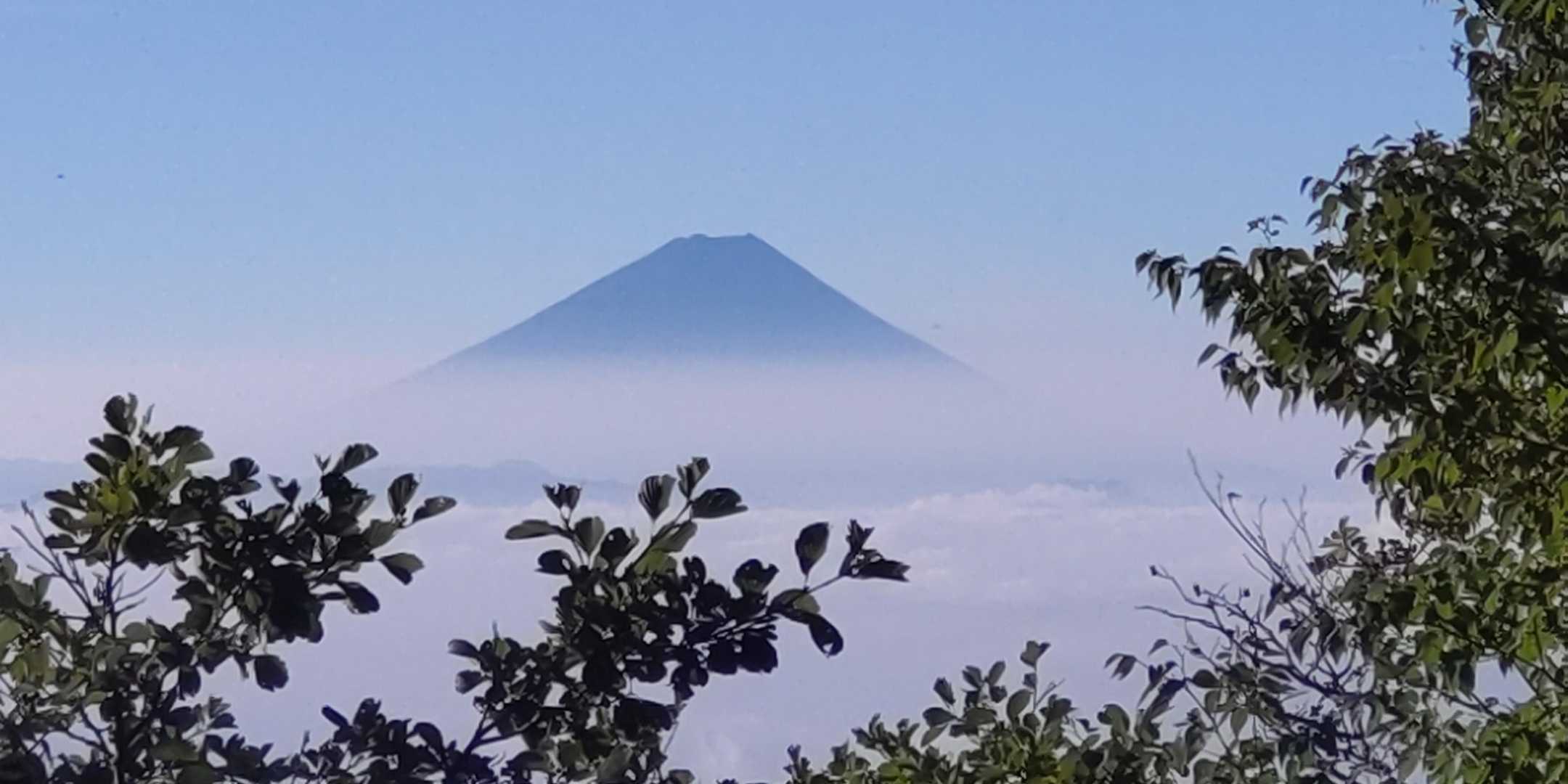 編笠山周回 | 八ヶ岳最南端にそびえる円錐形の山頂から、名だたる名峰を望むの写真