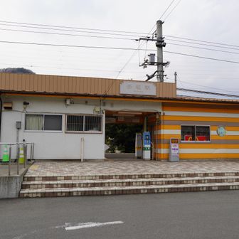 なんとか無事赤坂駅に戻ってきておつかれ山となった。

さほど待たずに大月行きの電車がやってきたので乗車。
電車の中はほとんどがインバウンド客だった。
