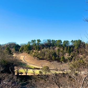 ゴルフ場⛳️が見えてます。

めっちゃ青空🟦
そしてこの時期なのにポカポカ陽気