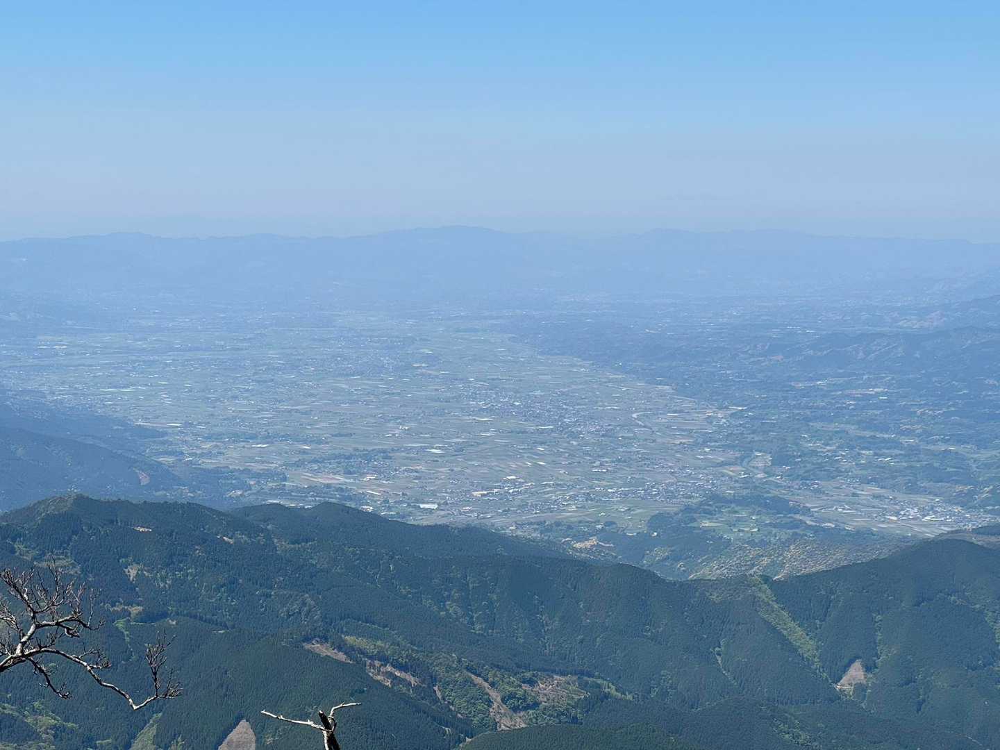 人吉盆地方面かぁ
途中まで小林市かと勘違いしてたよ
( ・ˇ∀ˇ・)ｱﾊハ八ﾉヽﾉヽﾉ ＼ / ＼