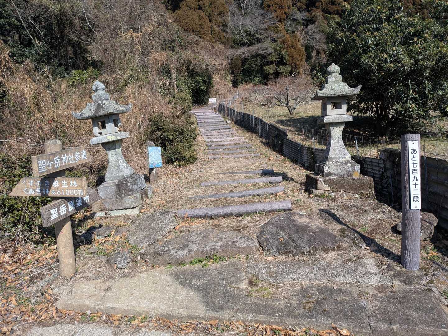 聖岳登山口からスタート。
大町町側から聖岳登山口までのアクセスは概ねすれ違い可。
トイレはありません