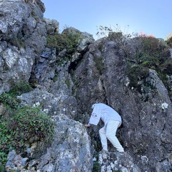 鐘掛岩。危ない行場。