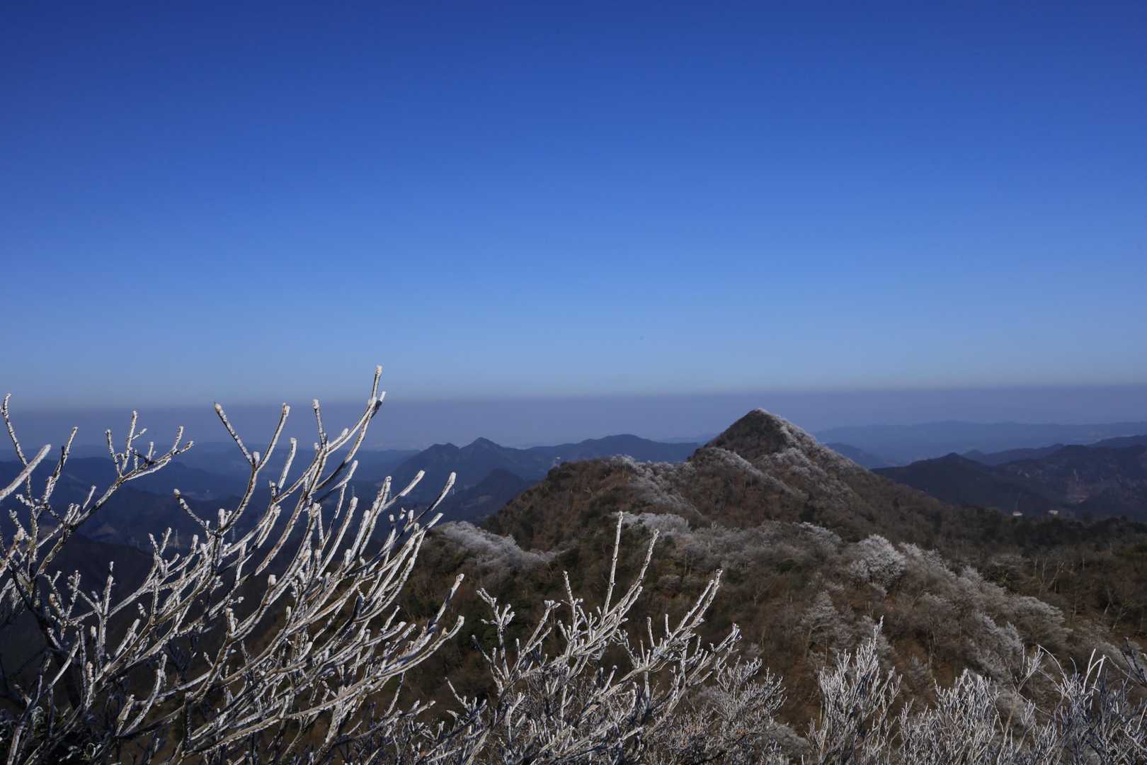 　何故か朝のこの時間の釈迦岳、小生一人!(^^)!
　初釈迦岳、幸せの時間、有難う御座います。
