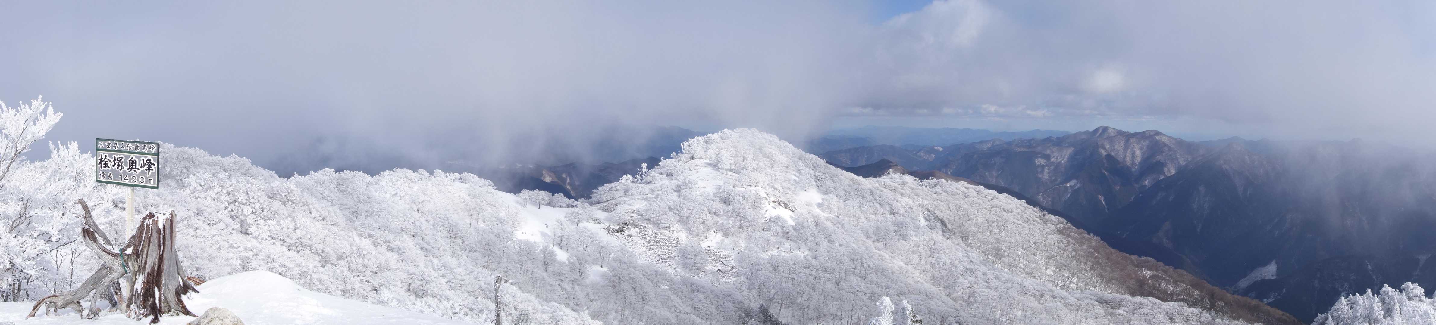 桧塚（1,402m）。この山まで縦走する予定だったんですが時間切れで登れず。