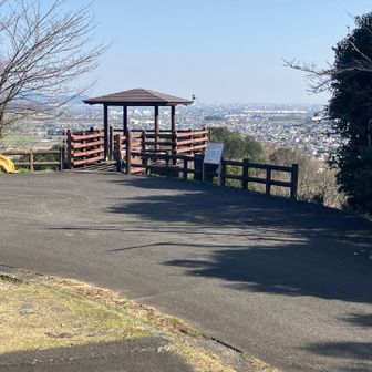 目の前に展望所が登場。
右側に下り口があります。