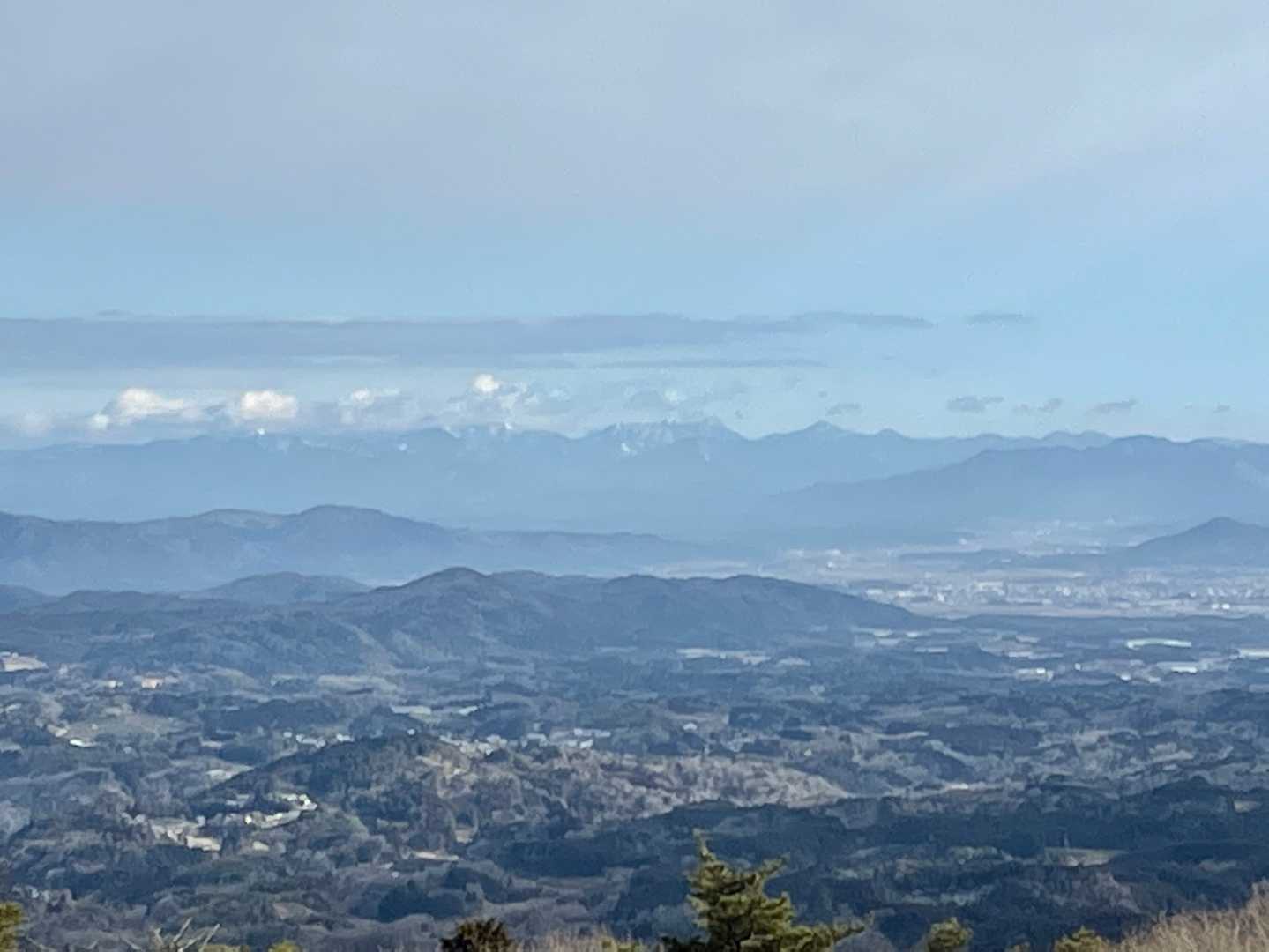 鈴鹿が見えた😊
右から鎌に雨乞に綿向山かな？
肉眼ではハッキリ見えました🏔