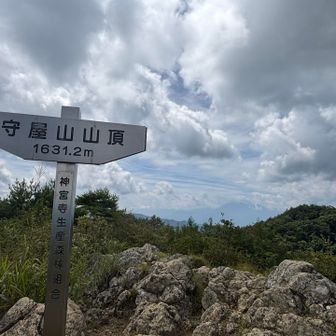 守屋山東峰から
これから向かう西峰と中央アルプス方面