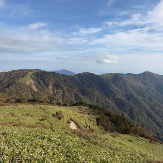 ここからの景色好きなんだよなぁ✨

左手が丹沢山、真ん中奥に大山、右手が塔ノ岳。