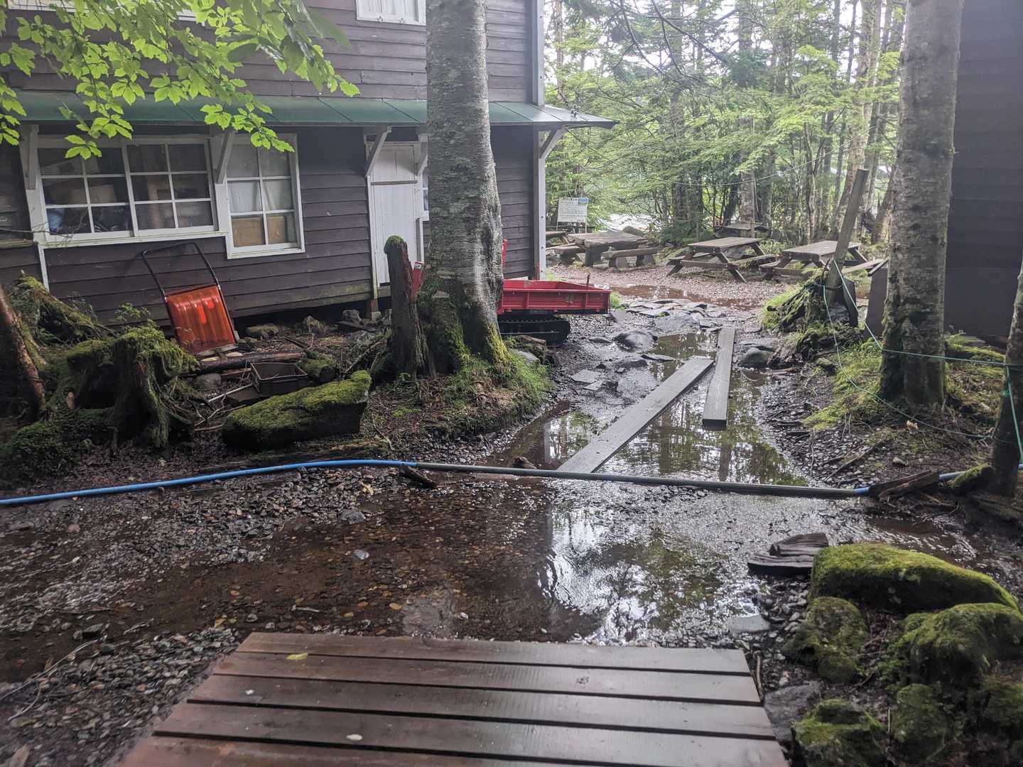 白駒荘のそばも、だいぶ雨が降ったようだ。