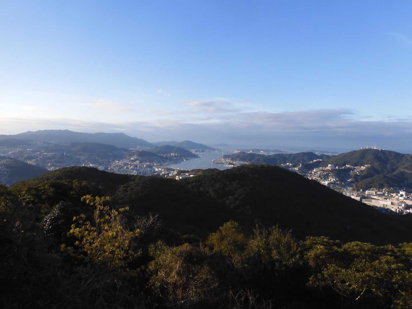 金比羅山山頂より、長崎港・女神大橋方面、右端に稲佐山