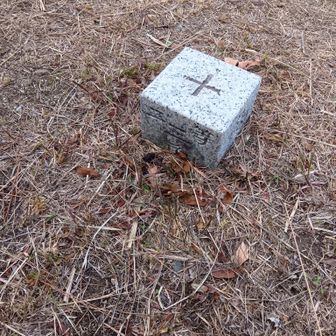 久方ぶりの二等三角点＼(^o^)／紀泉アルプスの「四石山」以来かな