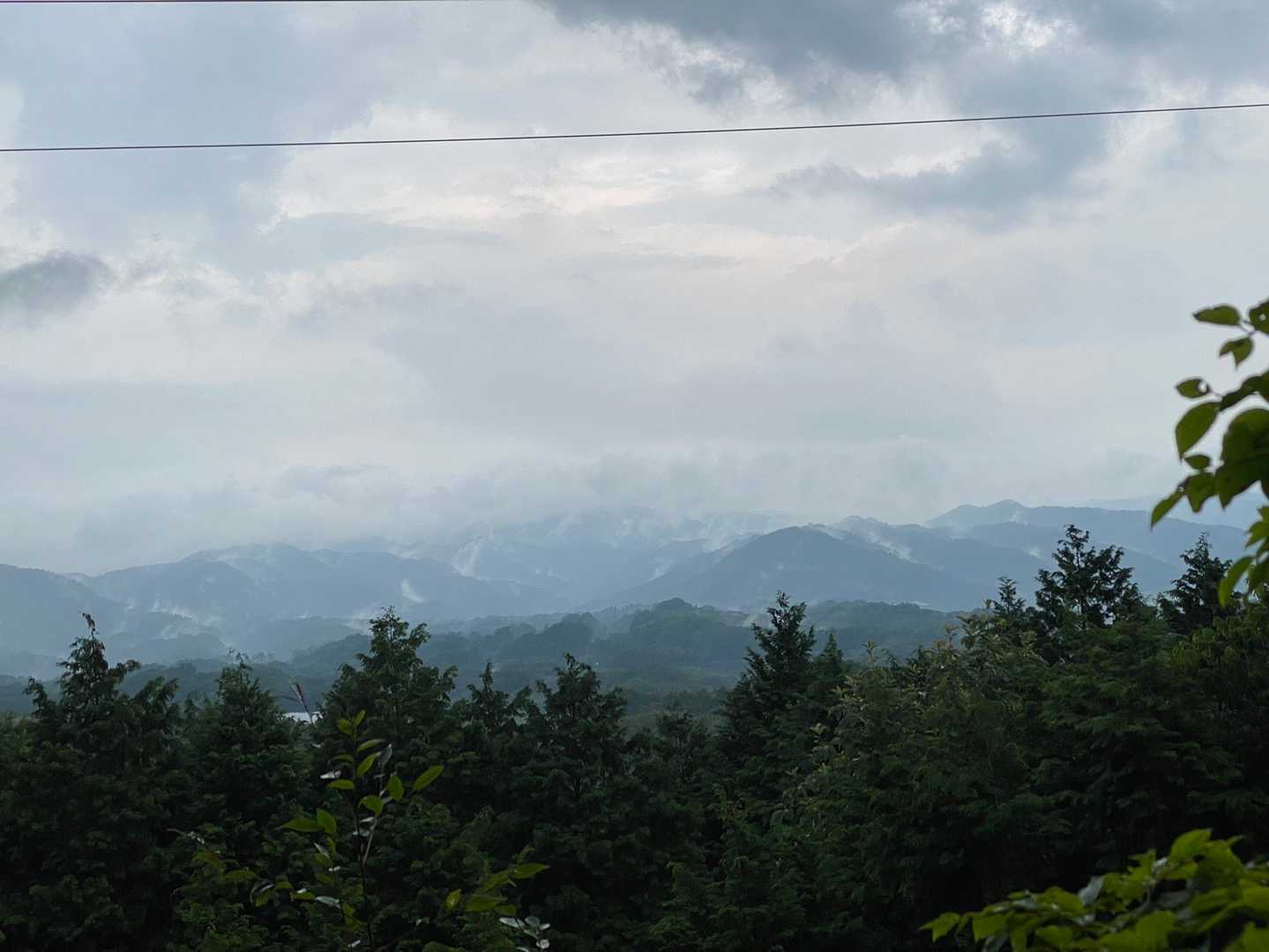 遠くの山
雲海みたいでキレイだったけど
伝わらない💦