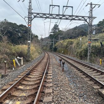 紀泉アルプス・飯盛山・ボンデン山 阪和線の踏切を渡って