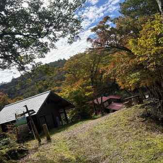 『稲村小屋』トイレあり（１００円／回）