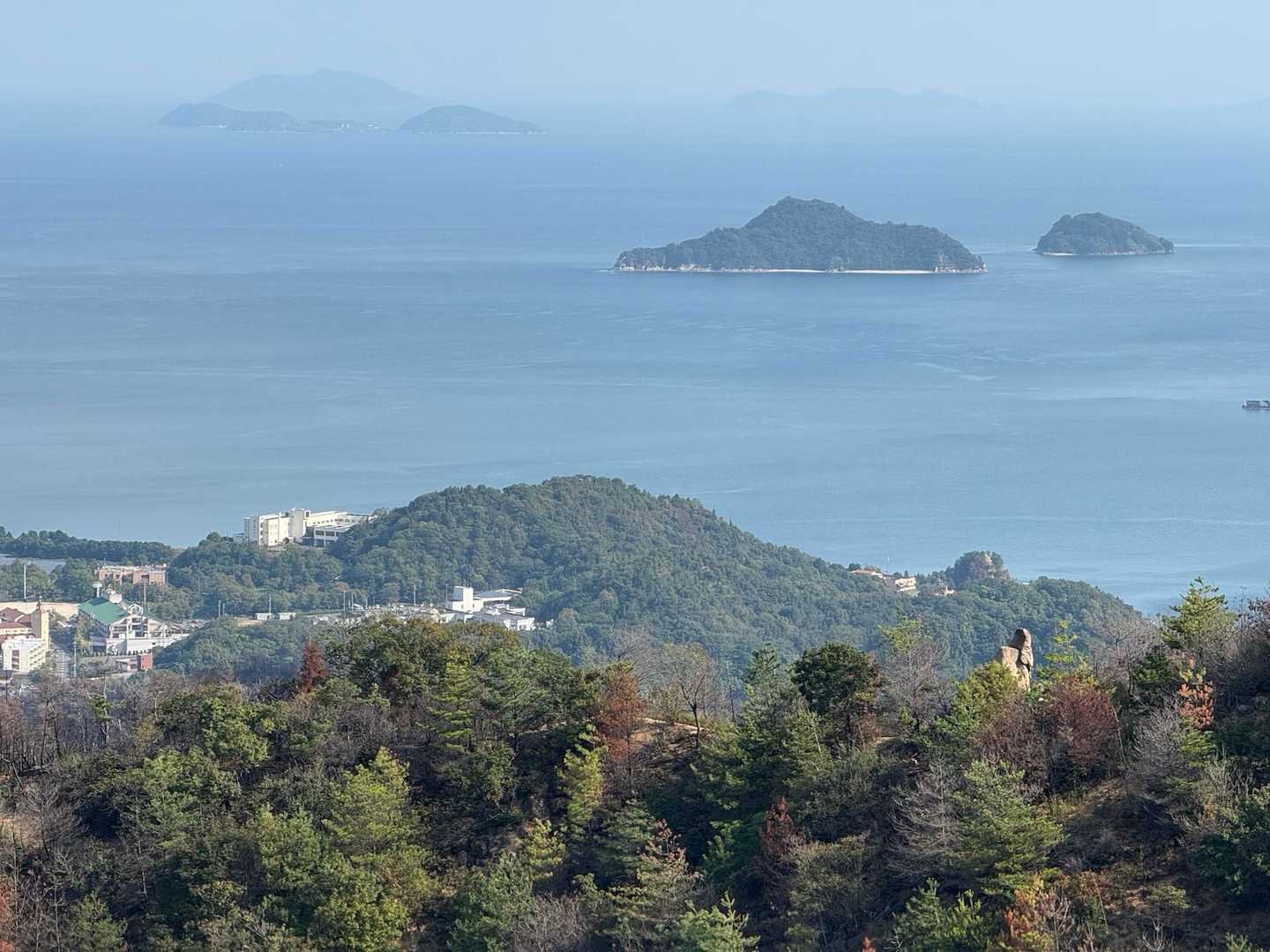 右下に光明岩🪨