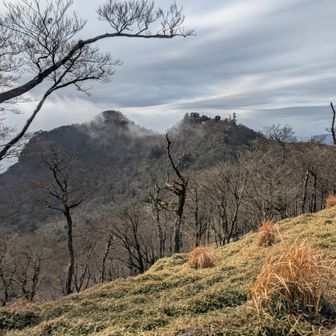 九折越から見える傾山⛰️みたいに英彦山も見えました。
