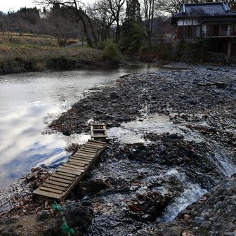 今年は雨が少なく例年よりかなり水量が少ない為楽に渡渉できました　　