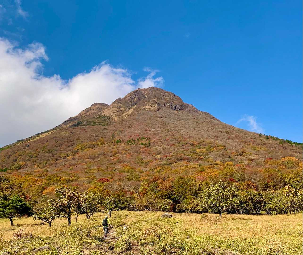 正面登山口コース | 爆裂火口の絶景を目指して。眺めるも美しい豊後富士の写真