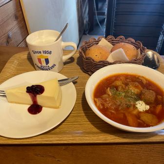 ボルシチとハニーミルクとチーズケーキ
美味しいぃ〜