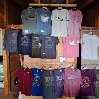 自分へのプレゼントに、ど真ん中のチャコールグレーの買った👕