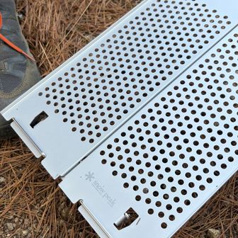 戻ってランチ〜😆
ふるさと納税でもらったスノーピークのチビテーブルデビュー✨