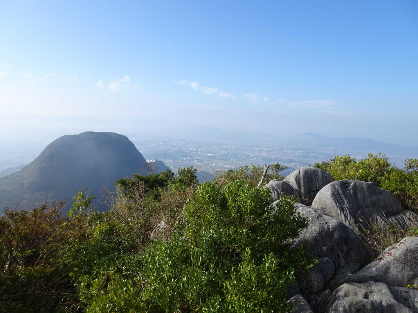 山頂に到着！ と思ったら山頂標識がありません。