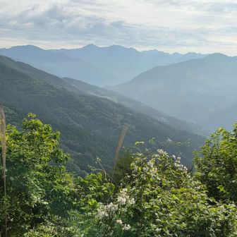 京柱峠、反対側の眺望✨
落合峠方面か？