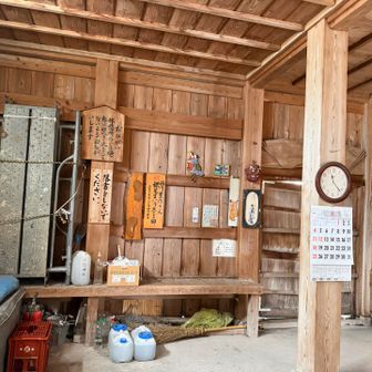 避難小屋の内部