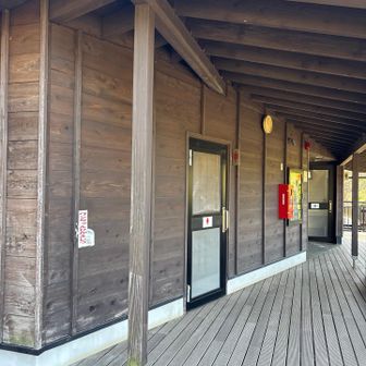 城山の根本登山口のトイレ
バイオですがキレイです