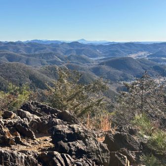 遠くに筑波山。
手間には、足利の山々✨もう、登りたくてうずうず病😅