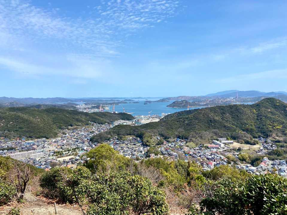旧三井造船所が見えます👀
直島もすぐそこに！
この景色を見ながらお昼にしました。