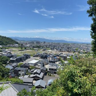 舎利塔からの眺望　次に行く佐生山も良く見えます　ベンチもあり快適