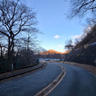 サクサクっと下山！
駐車場はイッパイ、路駐多数
お疲れ様でした！

今年も事故、ケガに気をつけて
緩～く山を楽しみたいと思います！
どこかでご一緒の際は、
よろしくお願いいたします(^^)