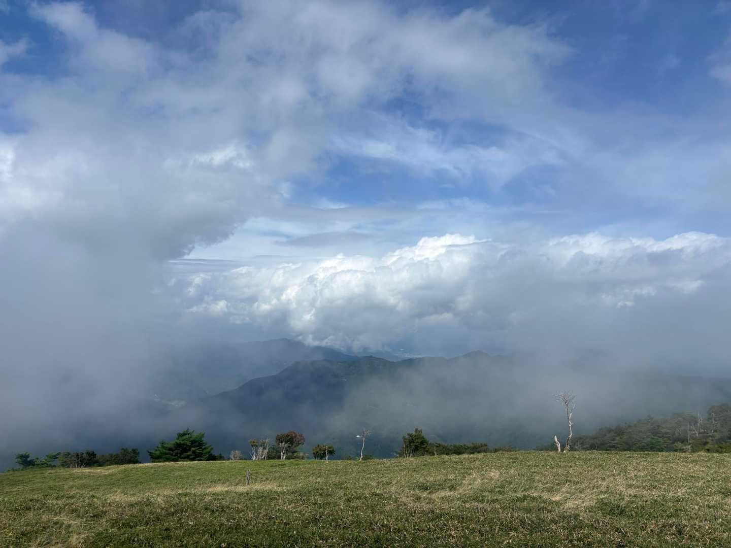 左を見ると青空と雲が綺麗すぎました😍