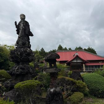 頭だけ綺麗な観音様？がシュール😆
